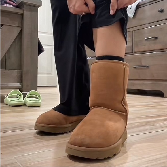 UGG Classic Short II Chestnut Women’s Boots - Picture 3 of 15